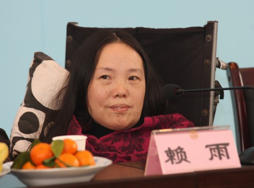 四川"张海迪"光环下的艰难人生(图1) 四川"张海迪"光环下的艰难人生(图1)