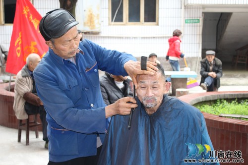 兆雅镇:以学雷锋为契机弘扬核心价值观(图1) 兆雅镇:以学雷锋为契机弘扬核心价值观(图1)