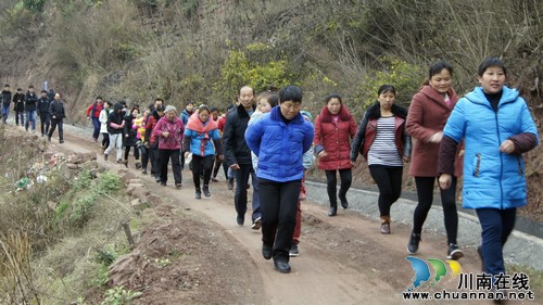古蔺县开展地质灾害规范化建设现场防灾避险演练(图2) 古蔺县开展地质灾害规范化建设现场防灾避险演练(图2)