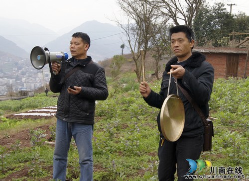 古蔺县开展地质灾害规范化建设现场防灾避险演练(图1) 古蔺县开展地质灾害规范化建设现场防灾避险演练(图1)