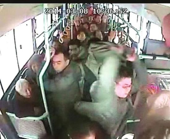 质疑乘客没投币 内江公交司机被打进医院(图1) 质疑乘客没投币 内江公交司机被打进医院(图1)