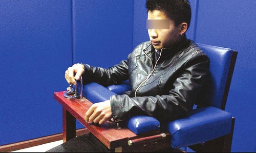 自制假枪 自贡两少年连抢两出租车(图2) 自制假枪 自贡两少年连抢两出租车(图2)