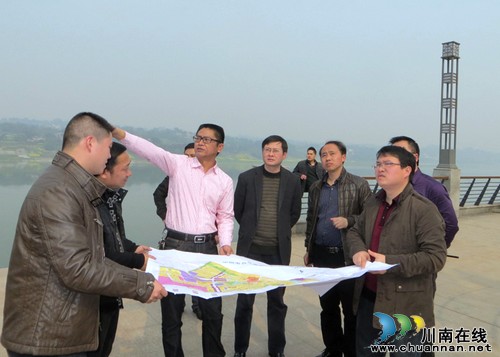 合江县县长何杰视察城市重点项目建设(图1) 合江县县长何杰视察城市重点项目建设(图1)
