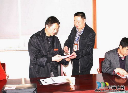 龙马潭区国税局召开第五届特邀监察员座谈会(图2) 龙马潭区国税局召开第五届特邀监察员座谈会(图2)