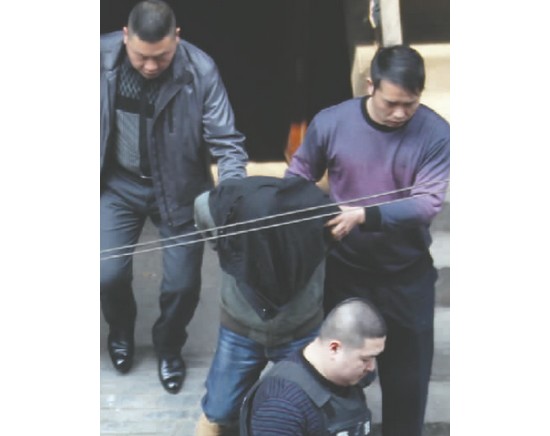 自贡一男子屋内持枪欲自残&nbsp;扬言要引燃天然气