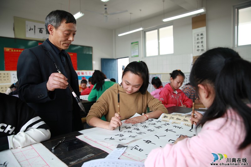 泸州:乡村学校少年宫让山里娃尽享"洋气"(图1) 泸州:乡村学校少年宫让山里娃尽享"洋气"(图1)