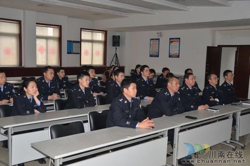 泸州长航公安集中组织观看廉政警示教育片(图2) 泸州长航公安集中组织观看廉政警示教育片(图2)