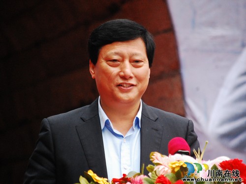 电视连续剧《第一纵队》昨日在泸州纳溪杀青(图2) 电视连续剧《第一纵队》昨日在泸州纳溪杀青(图2)