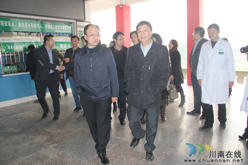省人社厅、卫生厅到泸县调研卫生人才队伍建设(图1) 省人社厅、卫生厅到泸县调研卫生人才队伍建设(图1)