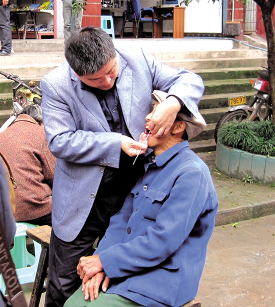内江利剑高悬 直指非法行医(图1) 内江利剑高悬 直指非法行医(图1)