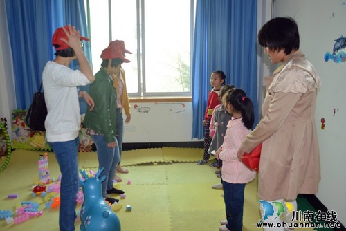 大山坪街道:践行群众路线 党员义工在行动(图2) 大山坪街道:践行群众路线 党员义工在行动(图2)