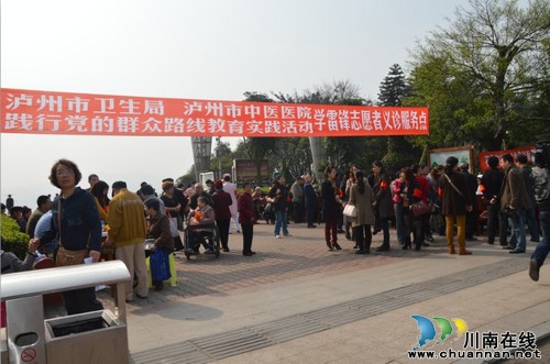 大山坪街道:践行群众路线 党员义工在行动(图1) 大山坪街道:践行群众路线 党员义工在行动(图1)