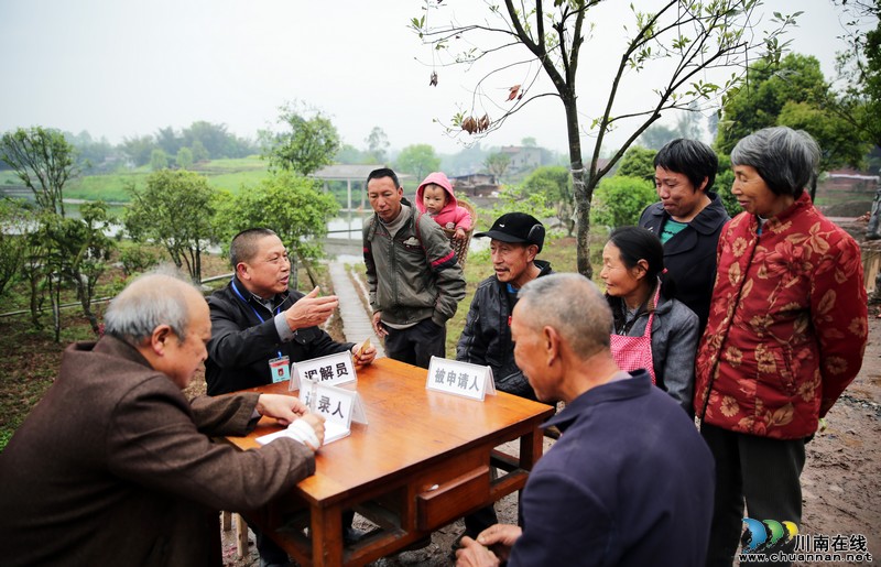 泸州:“和事佬”依法解纠纷(图1) 泸州:“和事佬”依法解纠纷(图1)