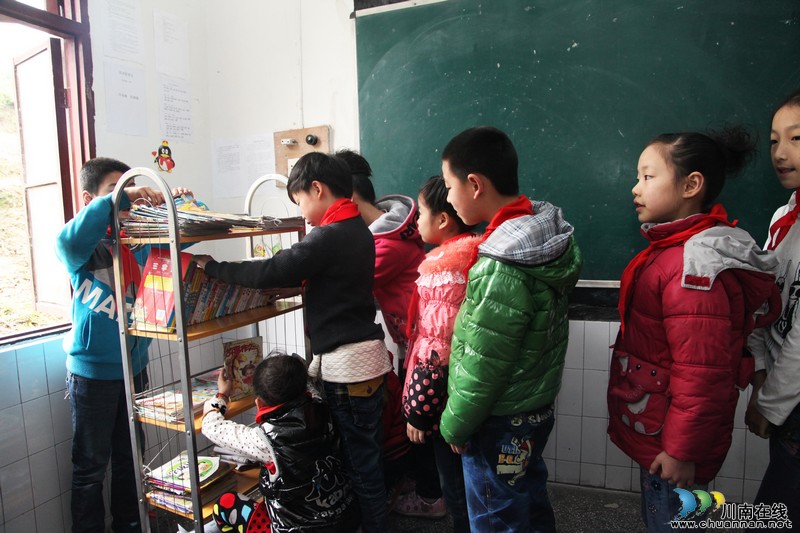 泸州:国际儿童图书日“换书”忙(图3) 泸州:国际儿童图书日“换书”忙(图3)