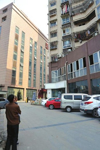 自贡一楼盘遭吐槽：读小学买房&nbsp;大学毕业还没交房(图2)