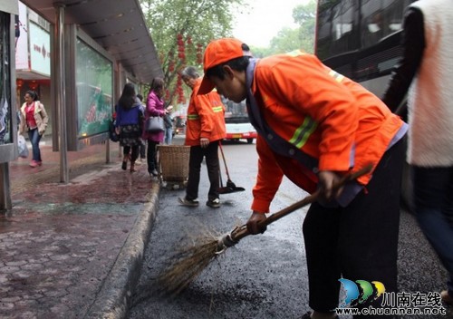 泸州今晨发生3车相撞事故&nbsp;已致1死4伤(图3)