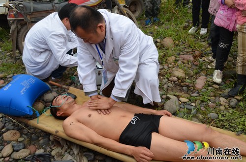 华阳街道：举行水上应急救援演练(图1)