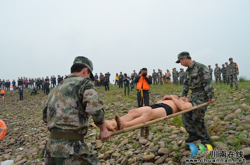 华阳街道：举行水上应急救援演练(图2)