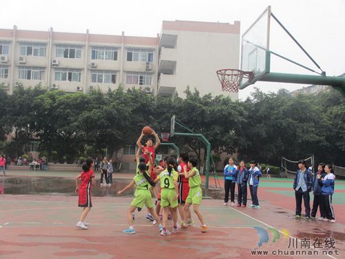 泸州十八中在区小学生篮球比赛中获佳绩(图1)