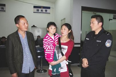 坏爸爸设计&nbsp;4岁男孩“拐走”小女孩(图1)