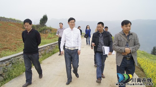 广元市国土资源局考察古蔺县工矿废弃地复垦利用项目(图1)