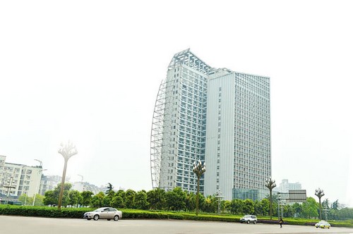 因资金问题搁置9年 宜宾"最美烂尾楼"将建酒店(图1) 因资金问题搁置9年 宜宾"最美烂尾楼"将建酒店(图1)