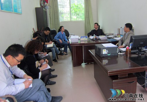 茜草街道：督导社区群众路线教育实践活动工作(图2)