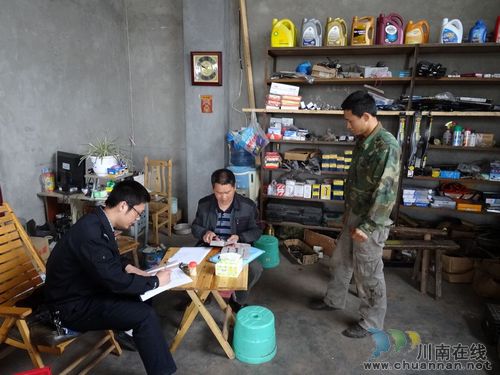 潮河镇：部门联合集中开展维修个体专项检查活动(图1)