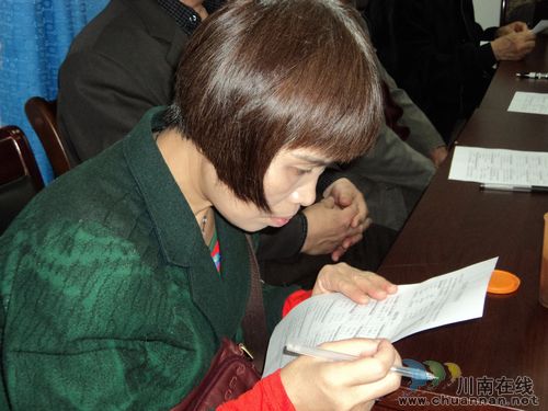 大山坪街道：深入召开党的群众路线教育实践活动征求意见座谈会(图1)