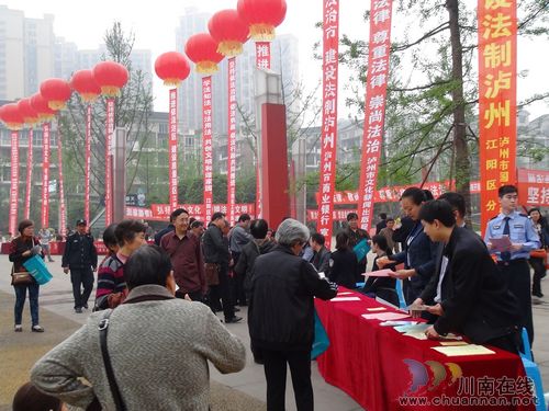 华阳街道:充分利用宣传平台,积极推进法制街道建设(图1) 华阳街道:充分利用宣传平台,积极推进法制街道建设(图1)