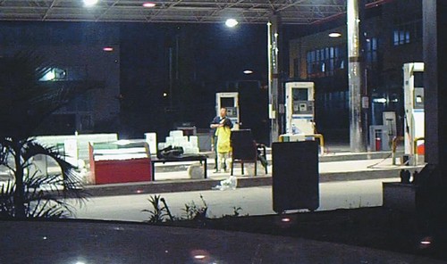 自贡男子持刀挟妻欲自残&nbsp;与民警对峙4小时(图1)