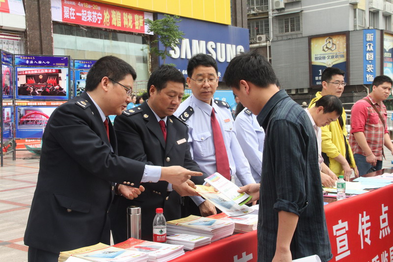 龙马国税积极开展依法治区税法宣传活动