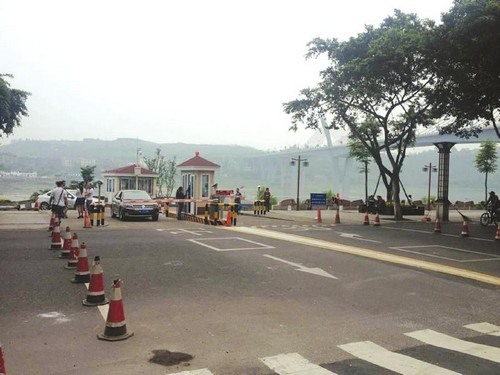 泸州滨江路停车场明起夜间收费&nbsp;小车一晚12元(图1)