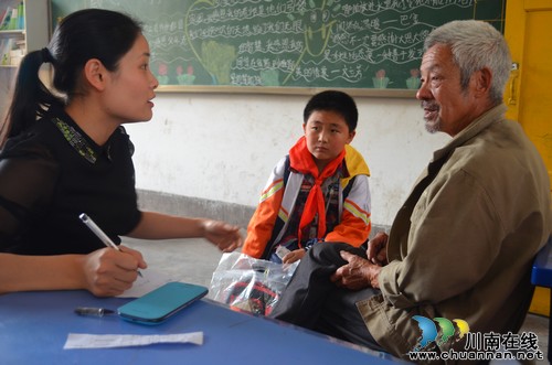 华阳街道：党员去哪儿，关爱到那儿(图3)