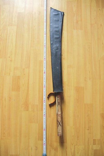 自贡蒙面"刀客"深夜出没3天抢了4人(图2) 自贡蒙面"刀客"深夜出没3天抢了4人(图2)