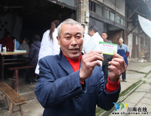 泸州：“家庭医生”守护21万群众健康（图）(图2)