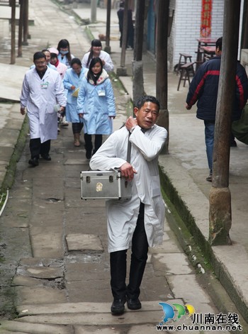 泸州：“家庭医生”守护21万群众健康（图）(图4)