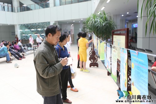 泸医中医院举行防癌知识宣讲及义诊系列活动(图2) 泸医中医院举行防癌知识宣讲及义诊系列活动(图2)