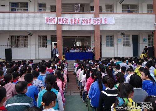 潮河镇：组织开展法制安全教育进校园活动(图1)