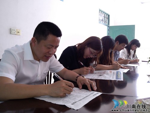 立石镇：以“考”促学&nbsp;再为“法治”造势(图2)