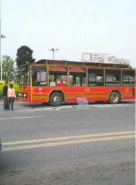 泸州一公交玻璃自爆&nbsp;或与气温升高有关(图1)