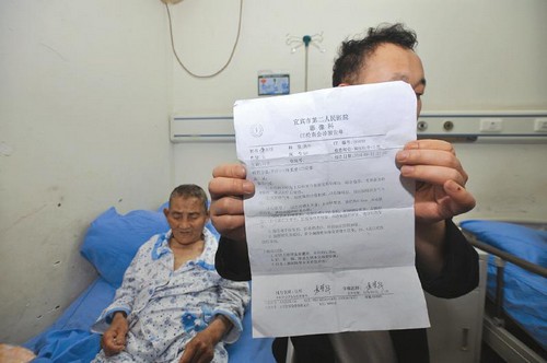 被怀疑偷东西 宜宾15岁女娃暴打7旬老人(图1) 被怀疑偷东西 宜宾15岁女娃暴打7旬老人(图1)