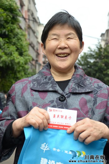 华阳街道：小卡片传大爱(图2)