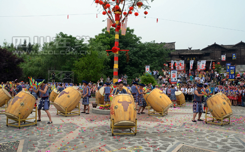 今年五·一节&nbsp;到宜宾兴文石海过花山节（图）(图5)