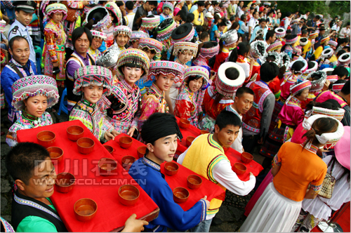 今年五·一节&nbsp;到宜宾兴文石海过花山节（图）(图7)