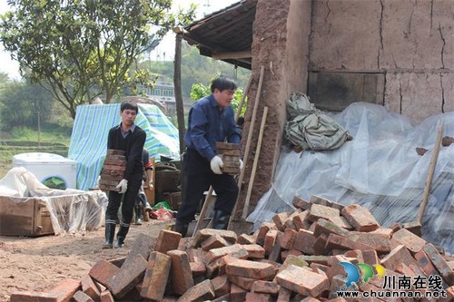 纳溪区计生协帮助困难群众解决实际困难(图1)
