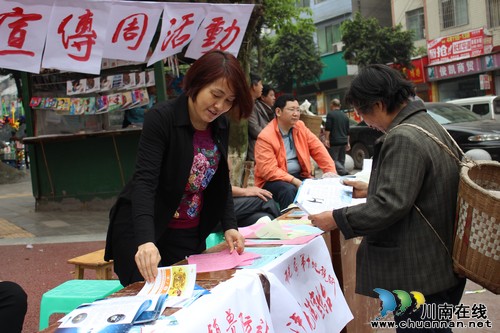 兆雅镇：将科普知识送到群众手中(图1)