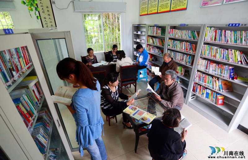 泸州：农家书屋书香浓(图1)