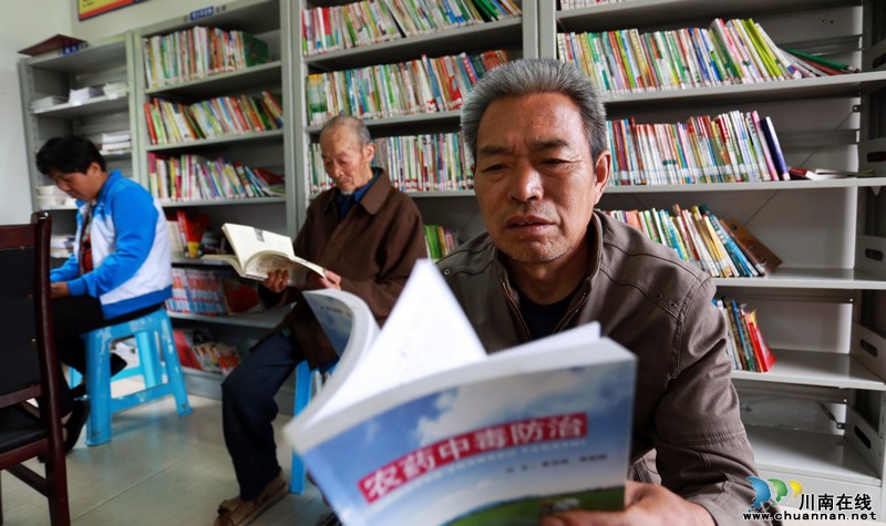 泸州：农家书屋书香浓(图2)