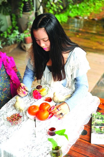 酒城新报旅行家作家罗丹萍:飘萍万里他乡路(图4)